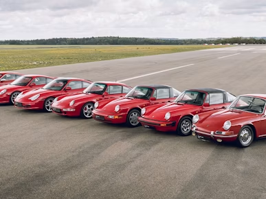 세대별 빨간색 포르쉐 911 / Porsche 911 across generations